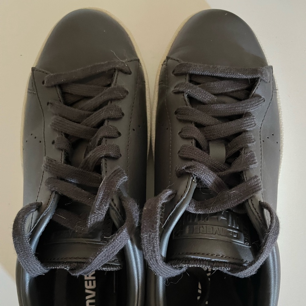 Super nice leather converse